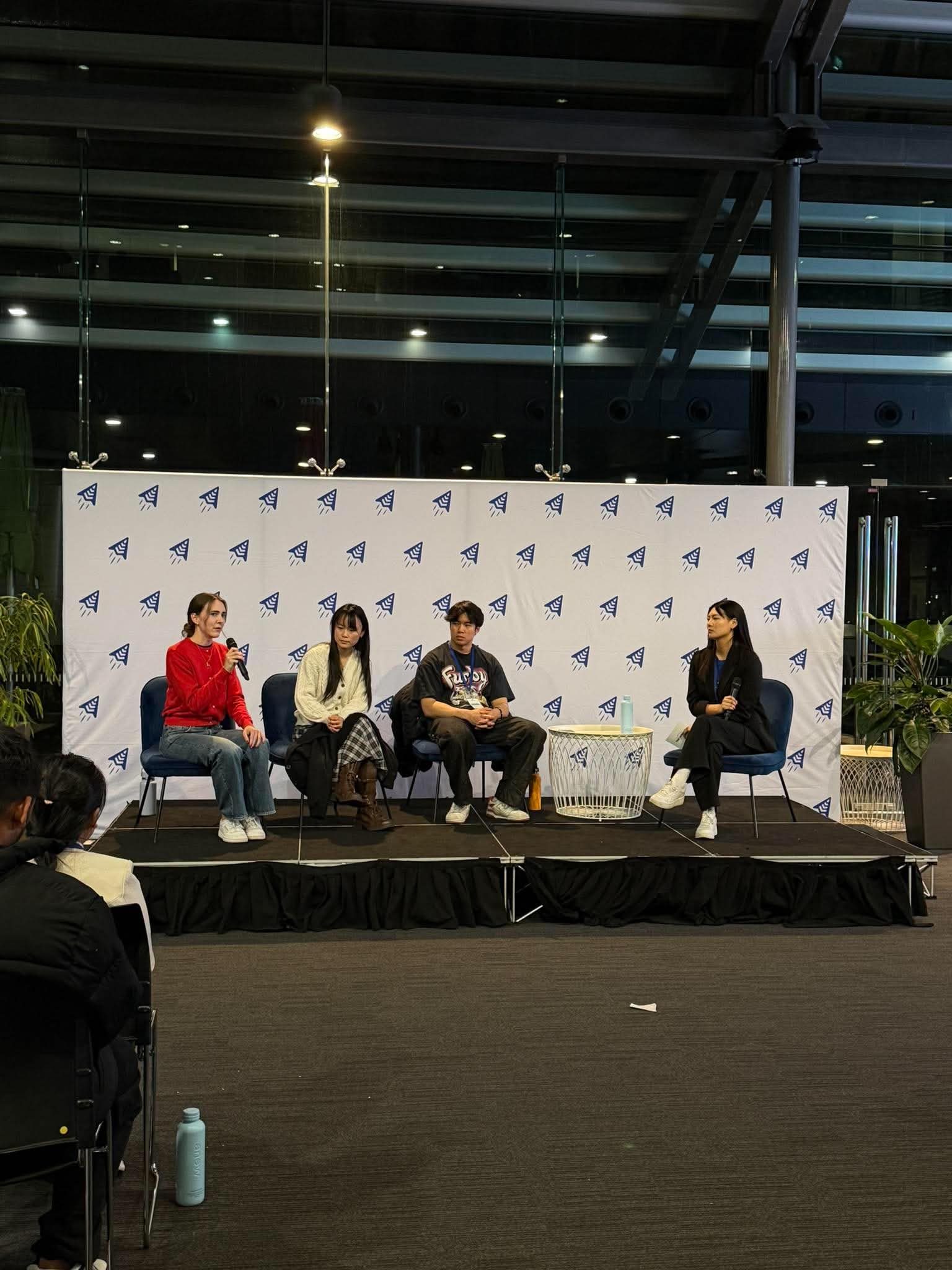 Speaker panel on the main stage